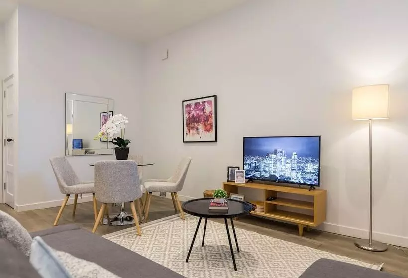 Urban Chic  Rathbone