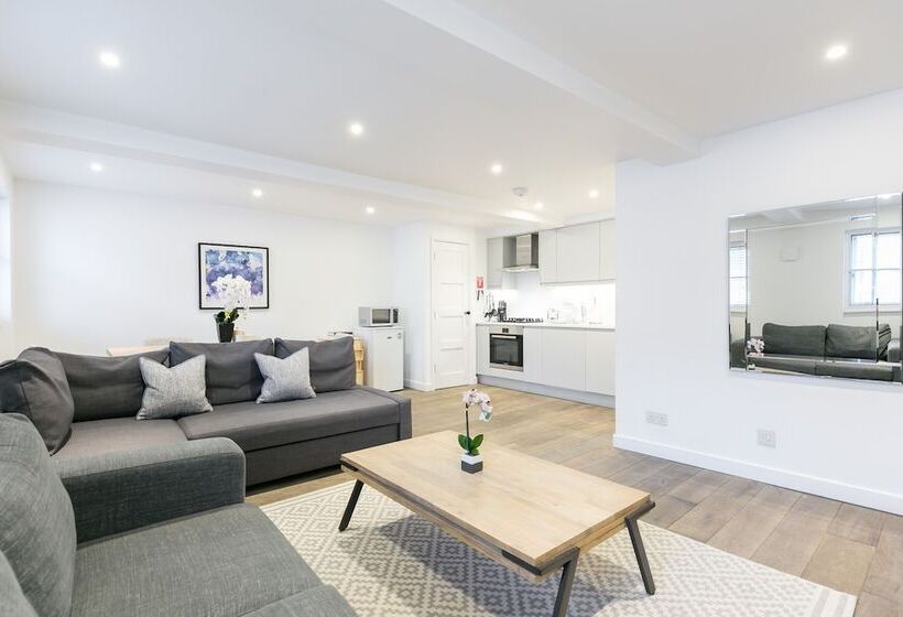 Urban Chic  Rathbone