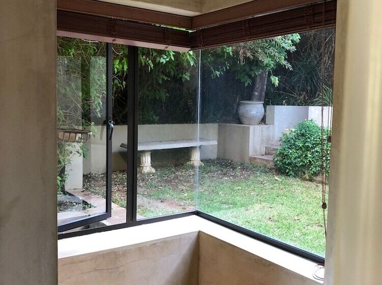 ベッドアンドブレックファースト Makarios On The River