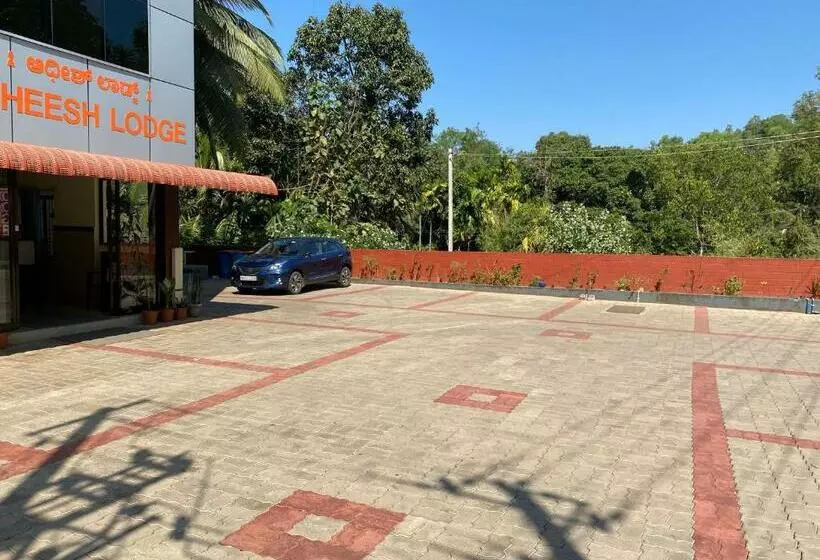 Hotel Adheesh Lodge