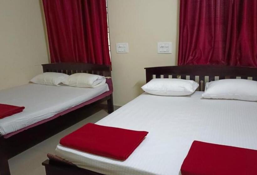 ホテル Adheesh Lodge