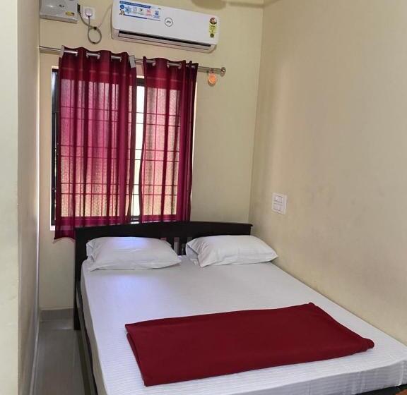 ホテル Adheesh Lodge