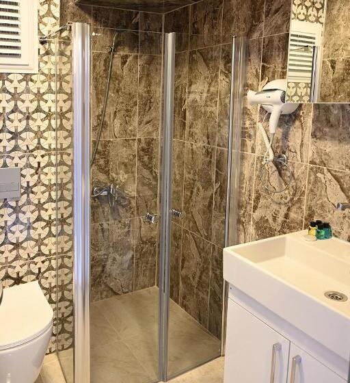 בית מלון כפרי Roxx Royal