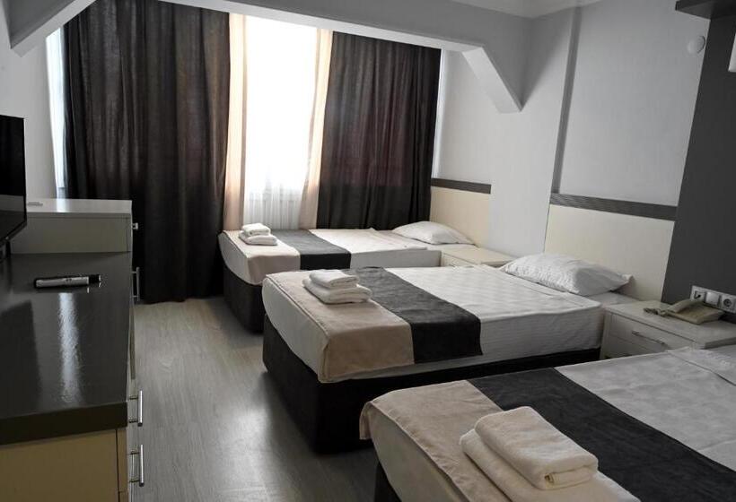 בית מלון כפרי Roxx Royal