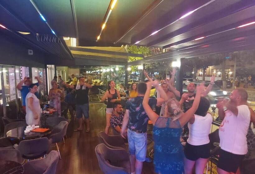 בית מלון כפרי Roxx Royal