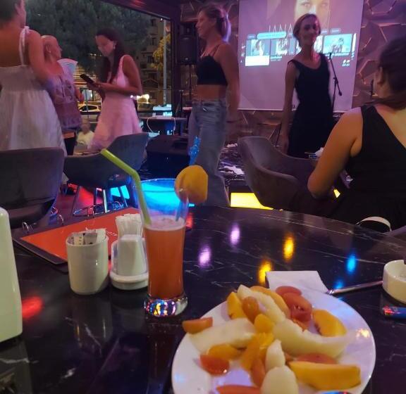 בית מלון כפרי Roxx Royal