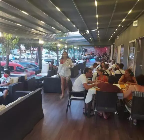 ホテル Roxx Royal