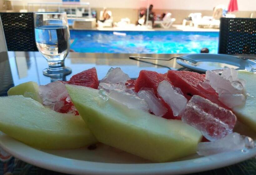 בית מלון כפרי Roxx Royal