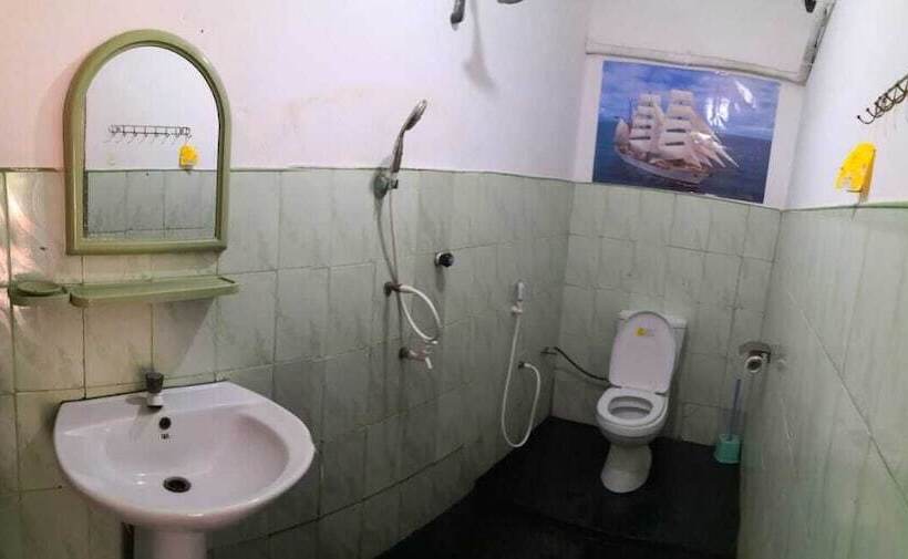 Star Hotel Arugambay