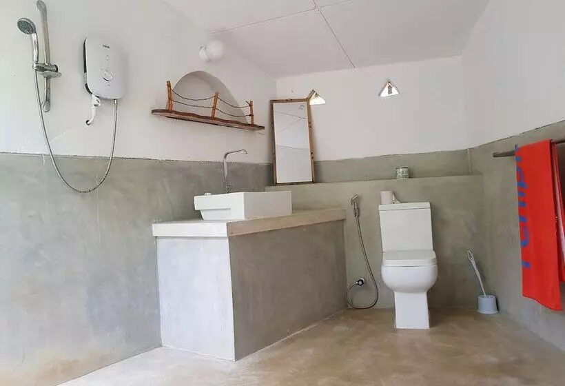 Star Hotel Arugambay