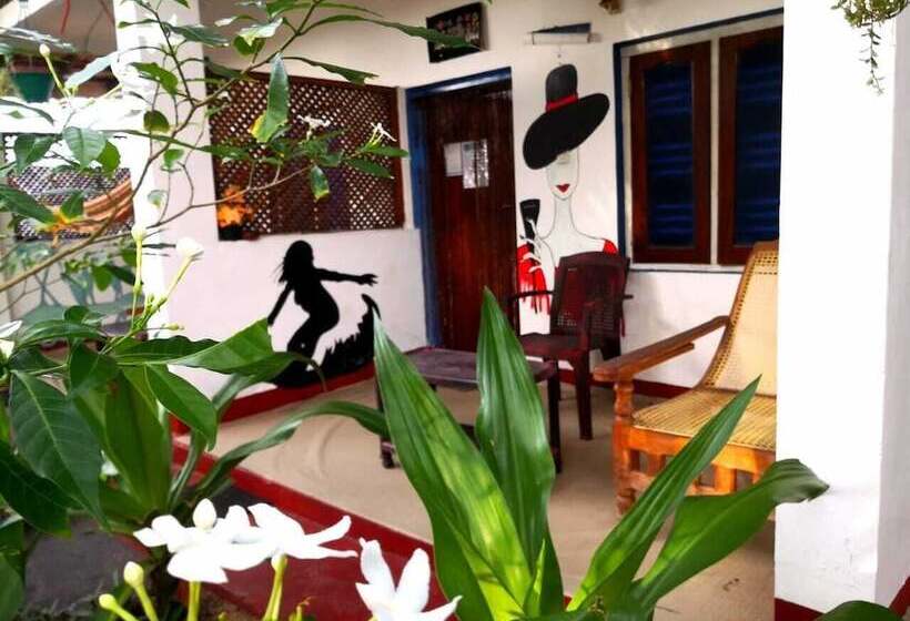 Star Hotel Arugambay