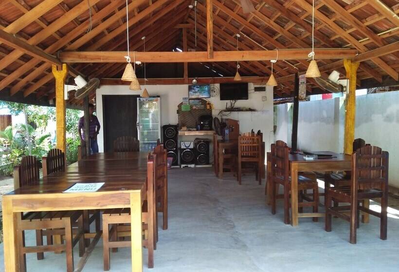 Star Hotel Arugambay