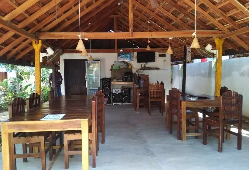 Star Hotel Arugambay