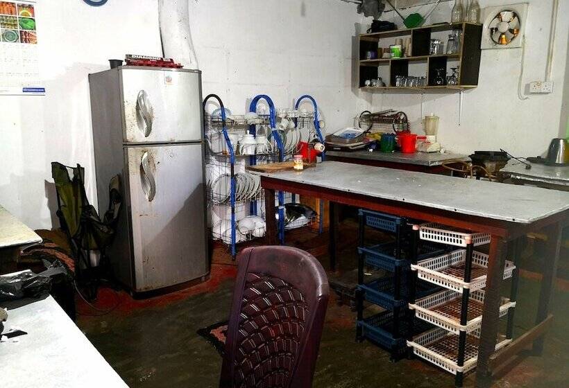 Star Hotel Arugambay