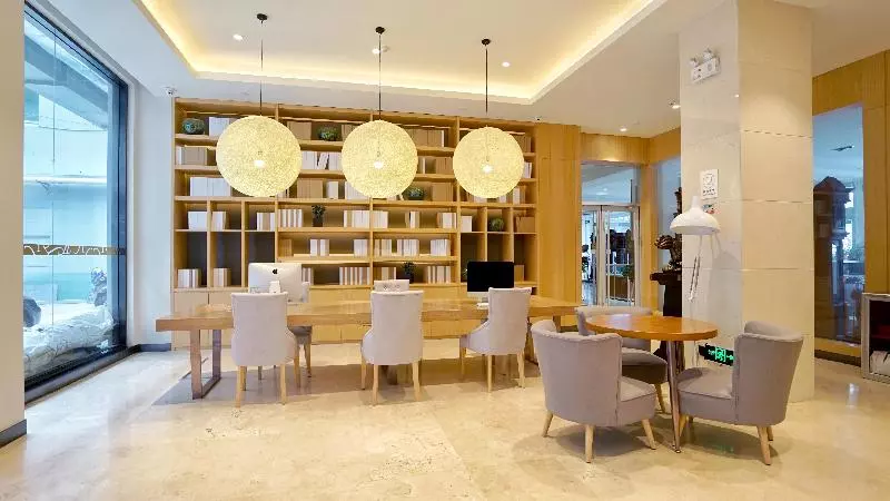 Ji Hotel Yantai Binhai Square