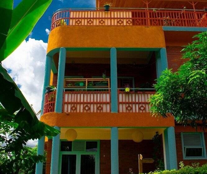 Motel Transit House Airport