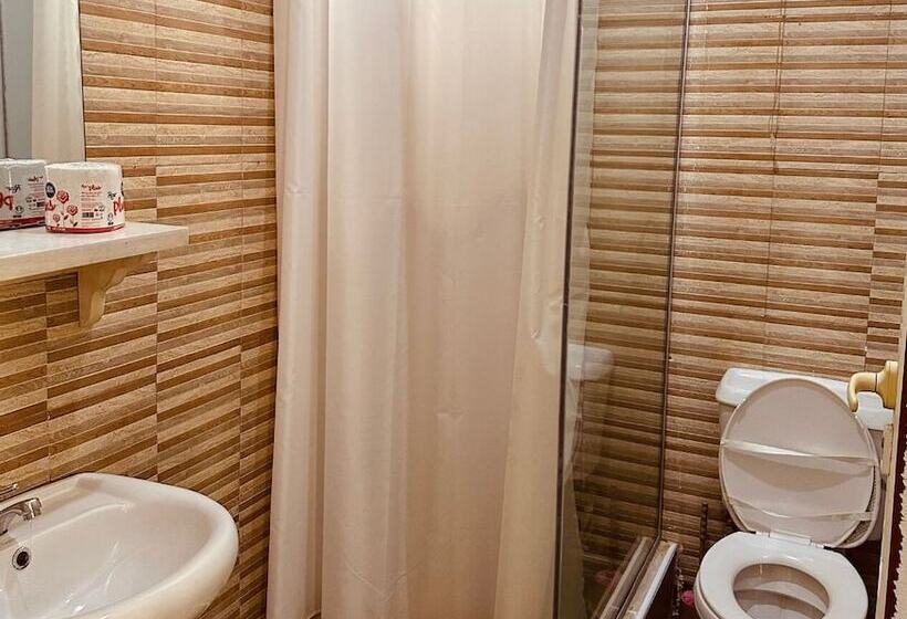 پانسیون Bates Garden Guest House