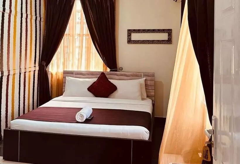 پانسیون Bates Garden Guest House