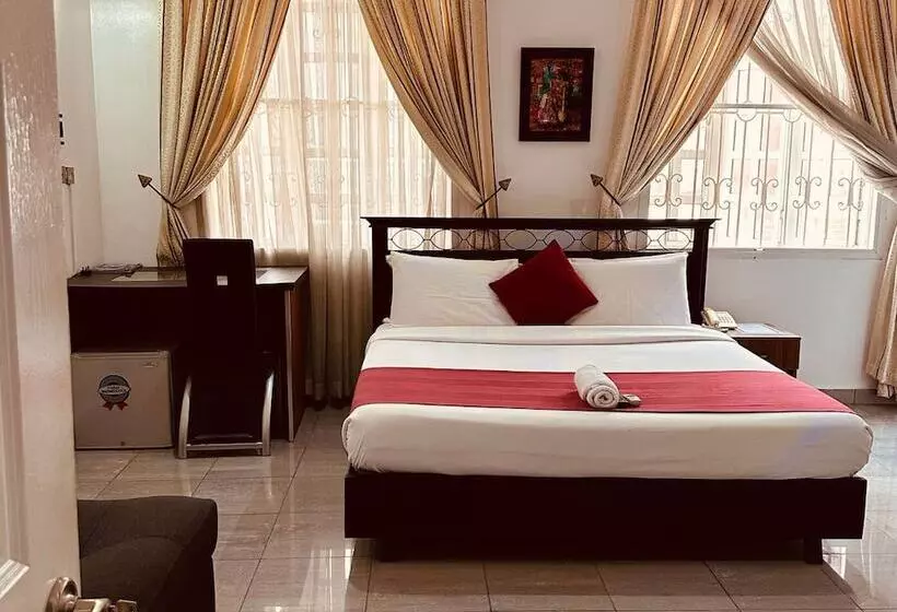 پانسیون Bates Garden Guest House