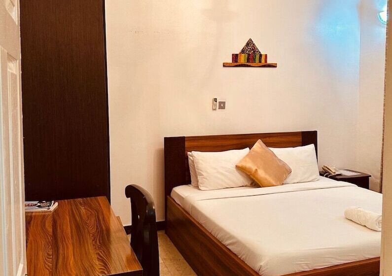 پانسیون Bates Garden Guest House