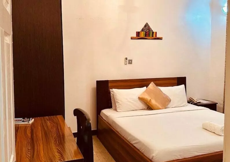 پانسیون Bates Garden Guest House