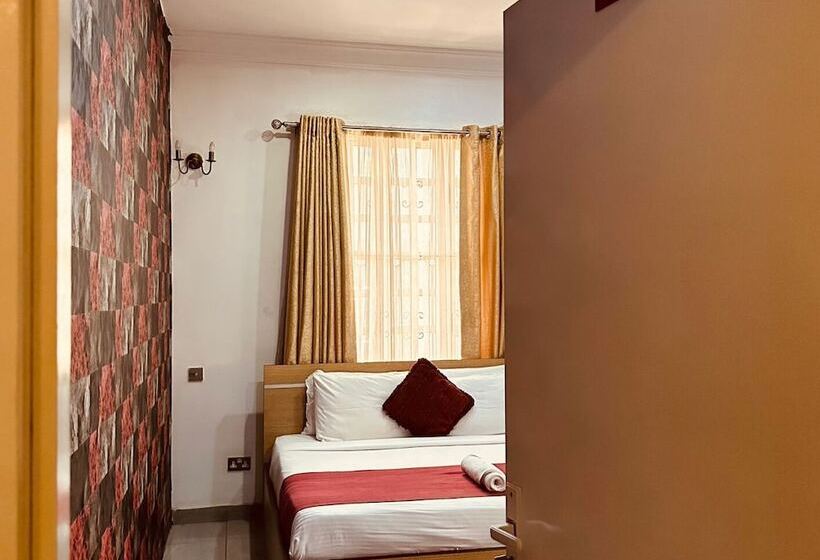 پانسیون Bates Garden Guest House