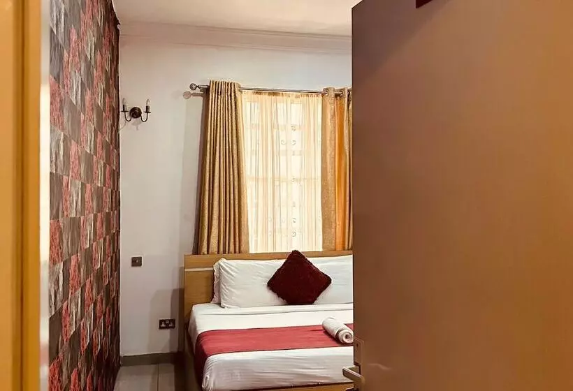 پانسیون Bates Garden Guest House