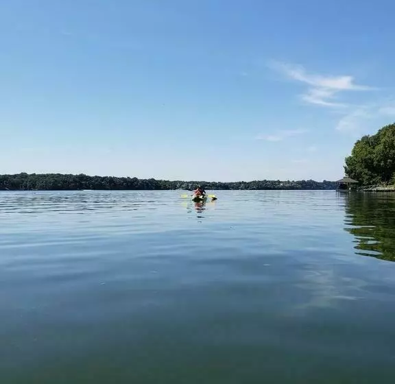 ペンション Lake Home By Nashville  Hot Tub, Swim, Fish