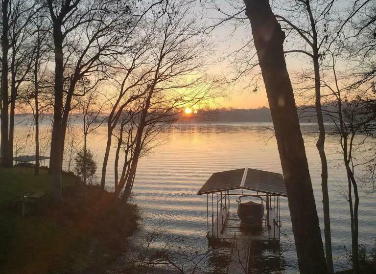 Пансион Lake Home By Nashville  Hot Tub, Swim, Fish