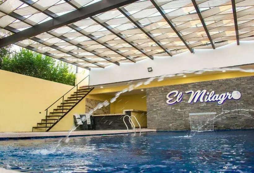 ホテル El Milagro