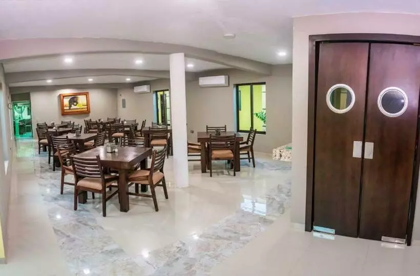 ホテル El Milagro