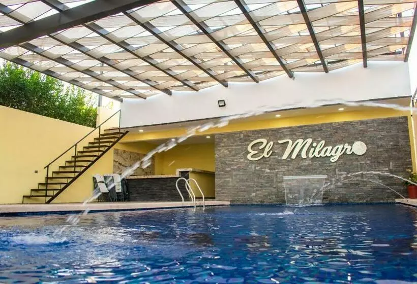 ホテル El Milagro
