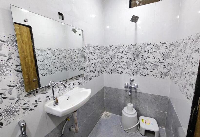 هتل Family Inn Foreign Guest Only