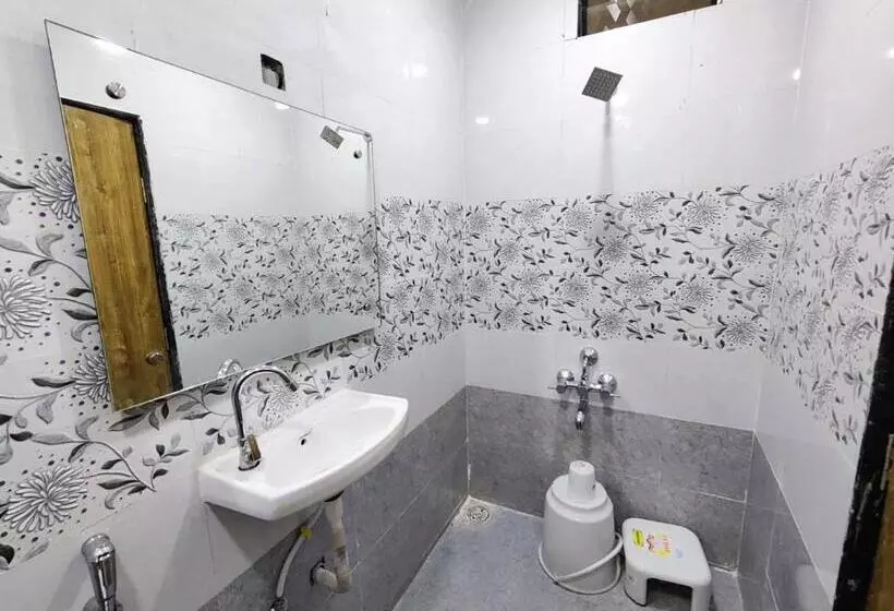 هتل Family Inn Foreign Guest Only