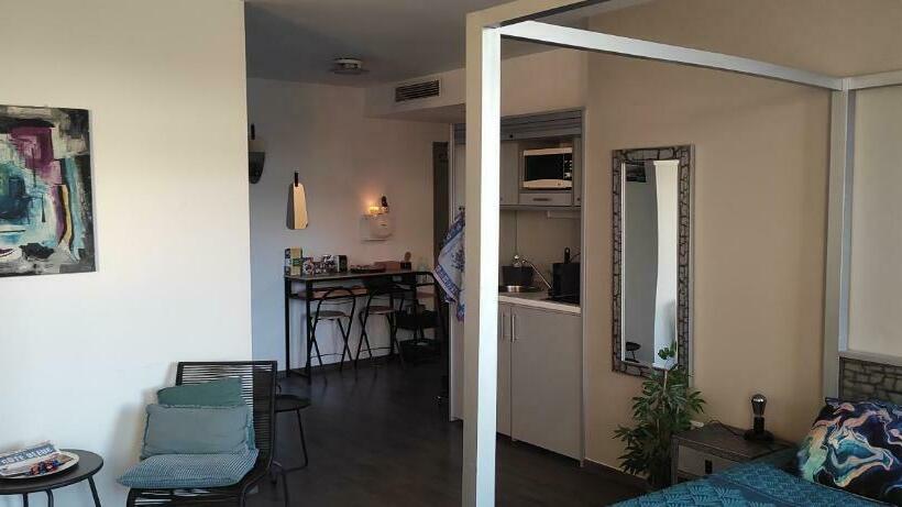 Grand Studio Terrasse De Standing, Pleine Vue Village Et Mer