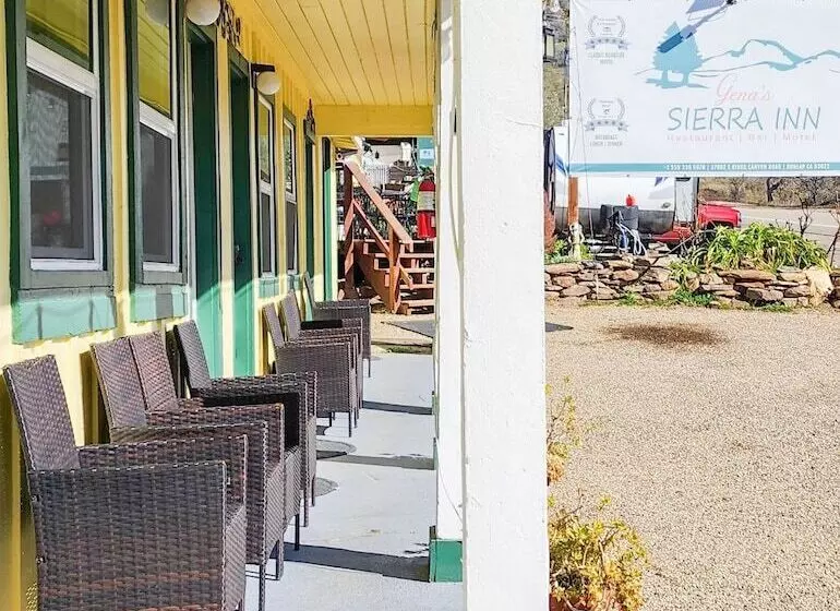 Retkeilymaja Genas S Sierra Inn & Restaurant