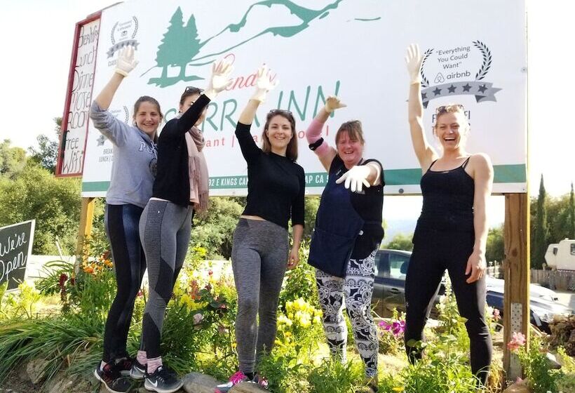 فندق صغير Genas S Sierra Inn & Restaurant