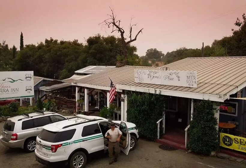 Retkeilymaja Genas S Sierra Inn & Restaurant