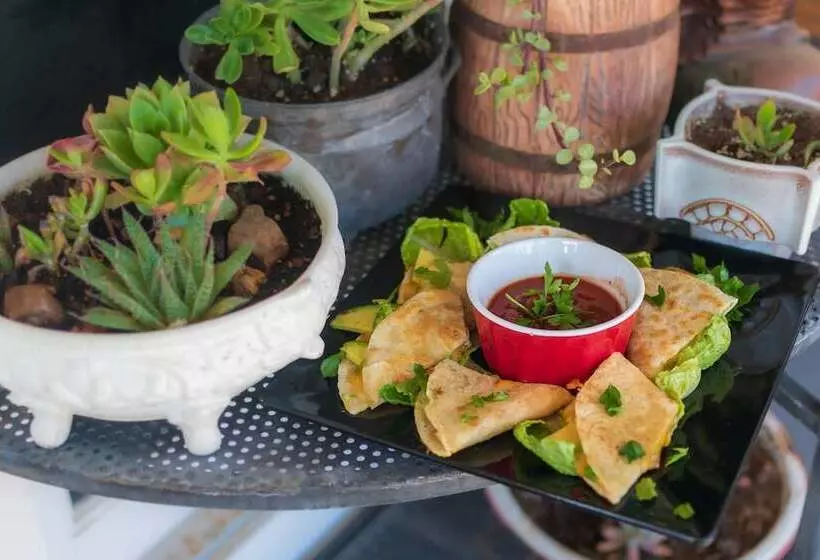 Retkeilymaja Genas S Sierra Inn & Restaurant