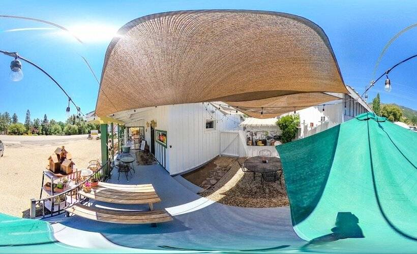 فندق صغير Genas S Sierra Inn & Restaurant