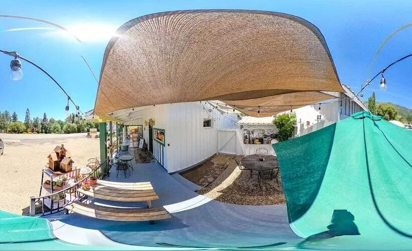 Retkeilymaja Genas S Sierra Inn & Restaurant