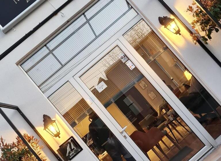 تختخواب و صبحانه Minicity Inn