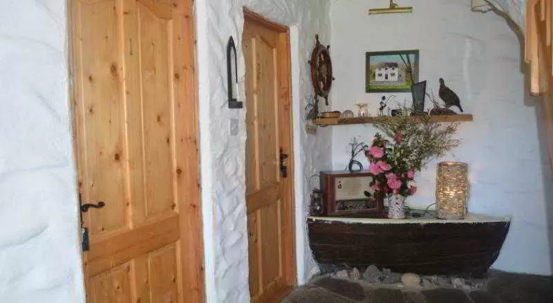 Aamiaismajoitus (B&B) Lissyclearig Thatched Cottage