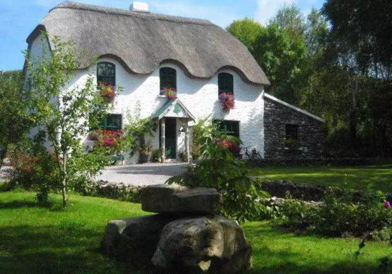 Aamiaismajoitus (B&B) Lissyclearig Thatched Cottage