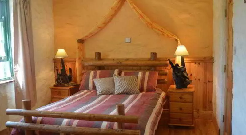 Aamiaismajoitus (B&B) Lissyclearig Thatched Cottage