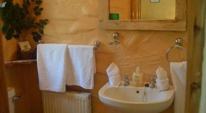 Aamiaismajoitus (B&B) Lissyclearig Thatched Cottage