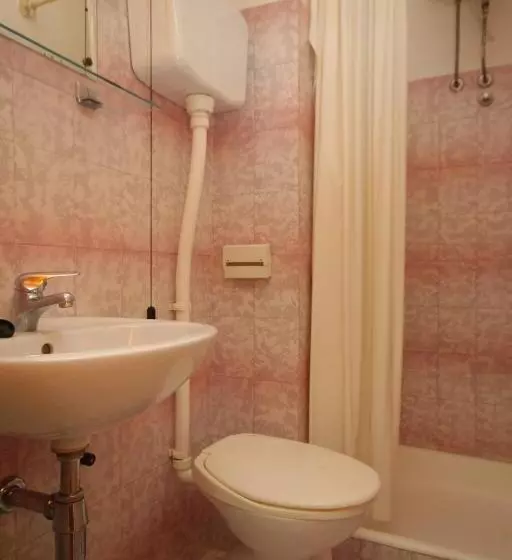 호텔 Apartments And Rooms With Parking Space Mlini, Dubrovnik   8835