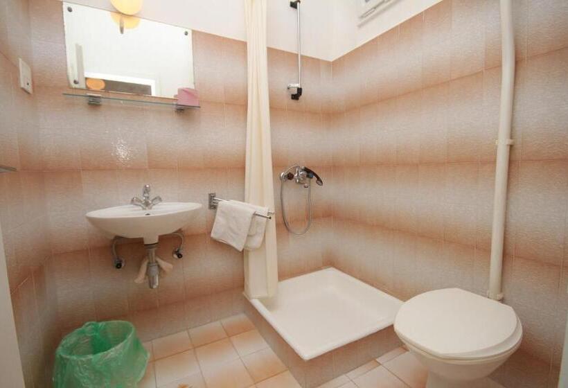 فندق Apartments And Rooms With Parking Space Mlini, Dubrovnik   8835