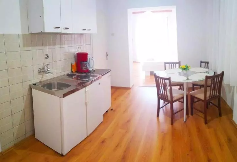 호텔 Apartments And Rooms With Parking Space Mlini, Dubrovnik   8835