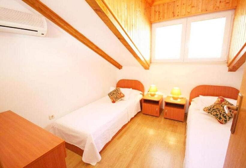 فندق Apartments And Rooms With Parking Space Mlini, Dubrovnik   8835